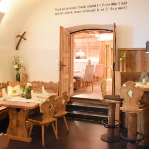 Kloepferkeller mit Blick auf Bauernstube