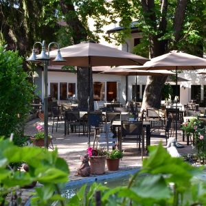 Blick vom Springbrunnen in Richtung Sitzgarten